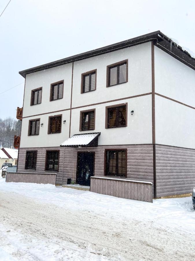 Berloga Pylypets Hotel Pilipets Buitenkant foto