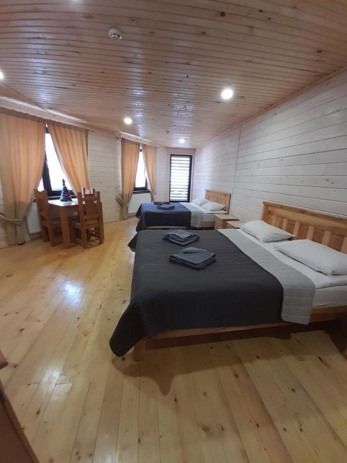 Berloga Pylypets Hotel Pilipets Buitenkant foto