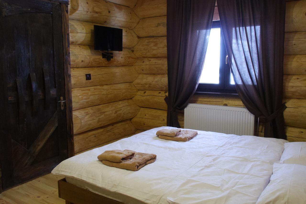 Berloga Pylypets Hotel Pilipets Buitenkant foto